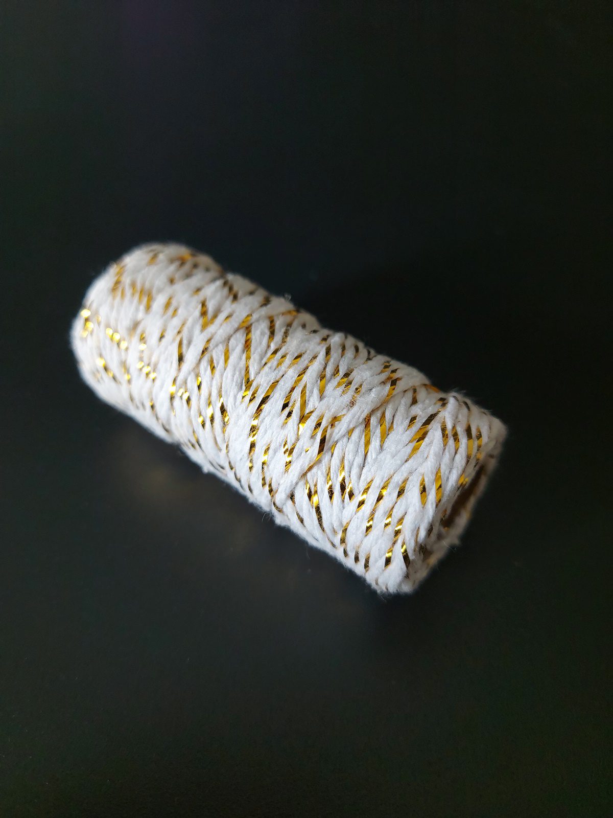 Provázek bavlněný s lurexem bílá-zlatá, průměr 1,5 mm - Obrázek 2