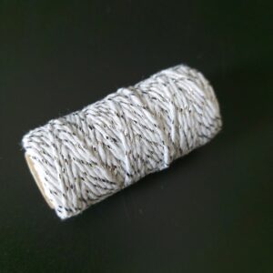 Provázek bavlněný s lurexem bílá-stříbrná, průměr 1,5 mm